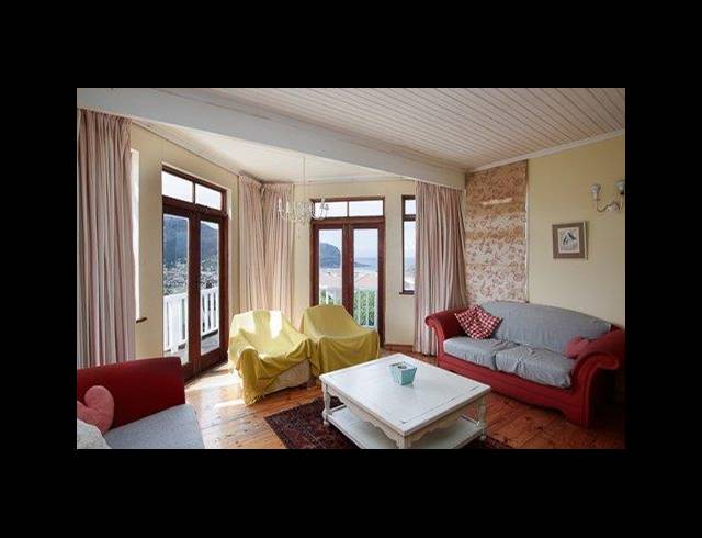 6 BEDROOM HOUSE FOR SALE IN FISH HOEK